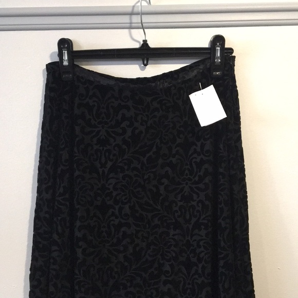 TALBOTS Women’s Knee-Length Velvet Skirt Size 2 - Picture 2 of 8